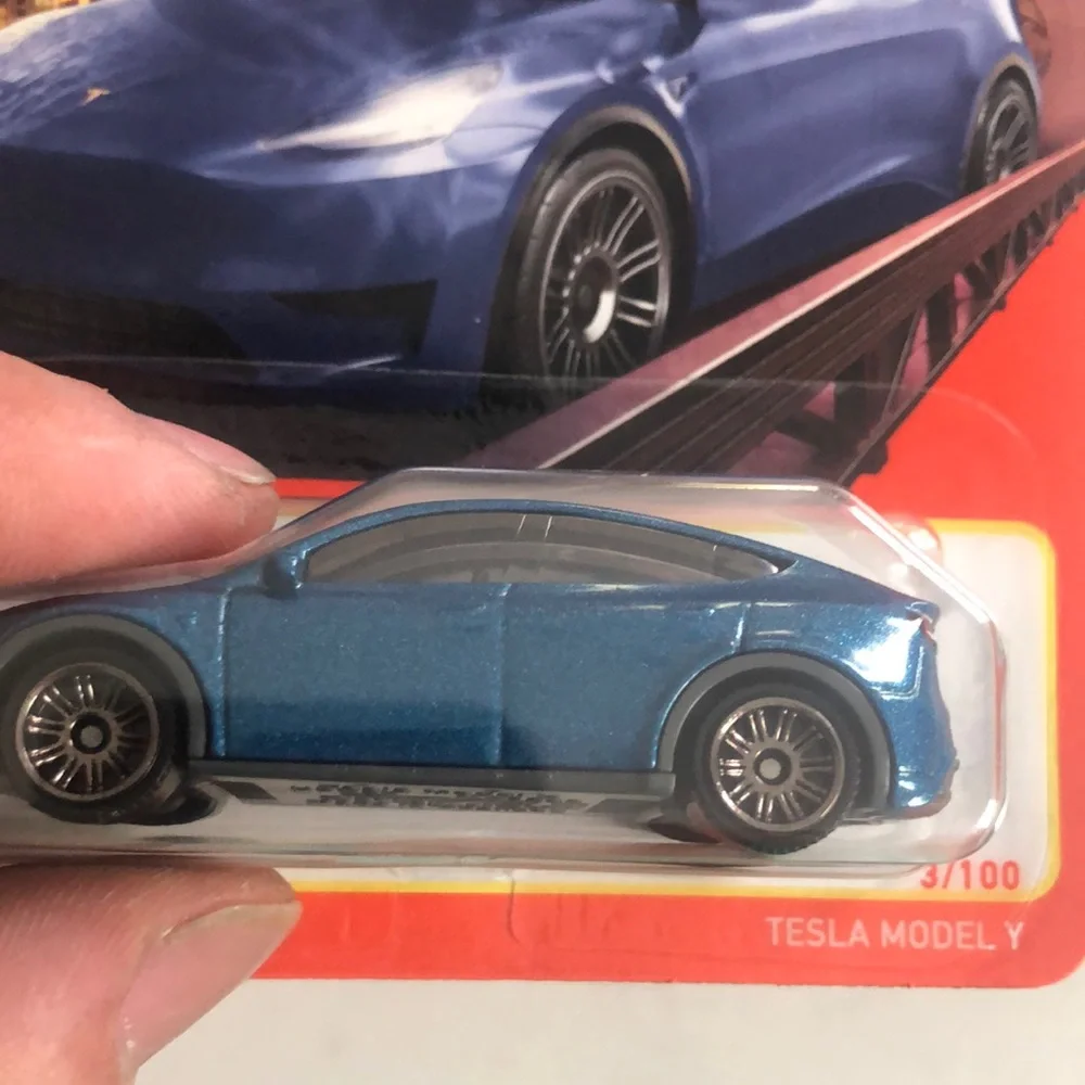 Tesla Model Y blue - Picture 2 of 7